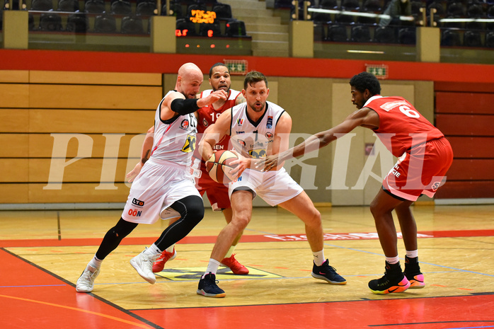 Basketball Superliga 2020/21, Grunddurchgang 8. Runde Flyers Wels vs. BC Vienna, Christian Von Fintel (27), Davor Lamesic (7), Duke Shelton (6),


