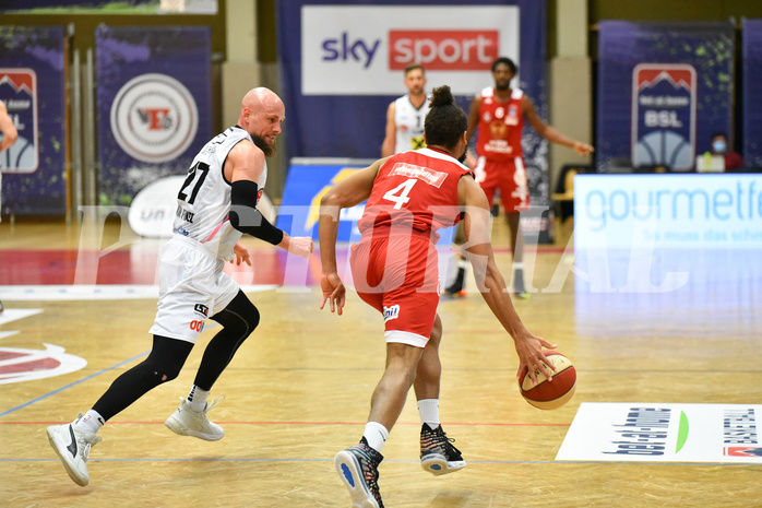 Basketball Superliga 2020/21, Grunddurchgang 8. Runde Flyers Wels vs. BC Vienna,  Christian Von Fintel (27), Richaud Pack (4),



