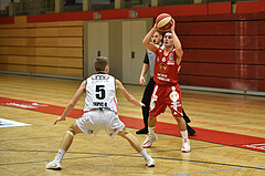 Basketball Superliga 2020/21, Grunddurchgang 8. Runde Flyers Wels vs. BC Vienna, Mustafa Hassan Zadeh (5),Gavrilo Tepic (5),


