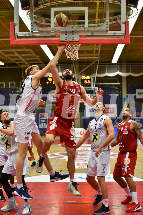 Basketball Superliga 2020/21, Grunddurchgang 8. Runde Flyers Wels vs. BC Vienna, Tomas Rimsa (13), Anton Shoutvin (10), Davor Lamesic (7), Jason Detrick (19),


