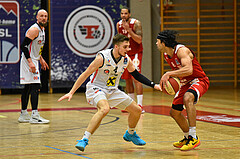 Basketball Superliga 2020/21, Grunddurchgang 8. Runde Flyers Wels vs. BC Vienna, Jan Raszdevsek (4), Alex Robinson (8),


