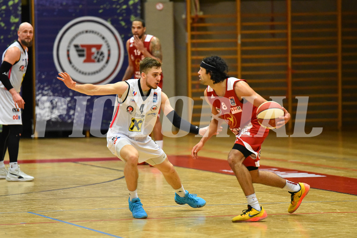 Basketball Superliga 2020/21, Grunddurchgang 8. Runde Flyers Wels vs. BC Vienna, Jan Raszdevsek (4), Alex Robinson (8)


