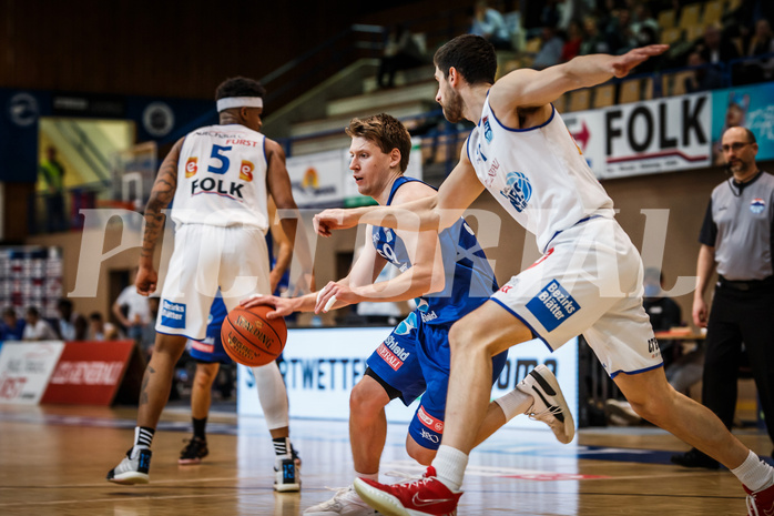 Basketball, bet-at-home Basketball Superliga 2021/22, Grunddurchgang Runde 14, Oberwart Gunners, Vienna D.C. Timberwolves, Paul Rotter (66)
