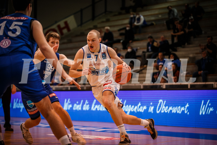 Basketball, bet-at-home Basketball Superliga 2021/22, Grunddurchgang Runde 14, Oberwart Gunners, Vienna D.C. Timberwolves, Sebastian Käferle (7)