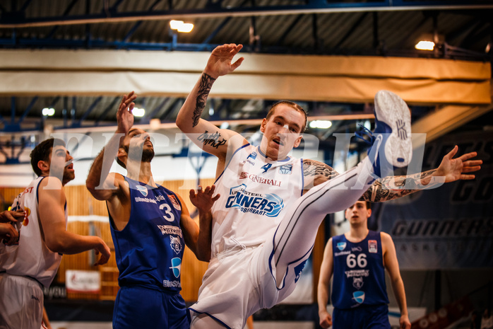 Basketball, bet-at-home Basketball Superliga 2021/22, Grunddurchgang Runde 14, Oberwart Gunners, Vienna D.C. Timberwolves, Travis Atson (4)