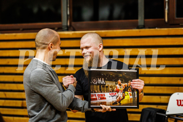 Basketball, Basketball Zweite Liga 2024/25, Grunddurchgang 17.Runde, Mattersburg Rocks, Mistelbach Mustangs, Ehrung Claudio Vancura