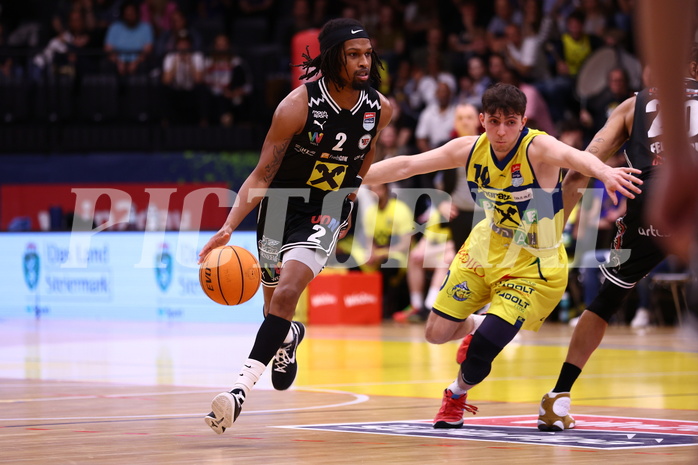 28.04.2024, Graz, Raiffeisen Sportpark Graz, Basketball Superliga 2023/24, Playoffs, Viertelfinale, Spiel 4, UBSC Raiffeisen Graz - Raiffeisen Flyers Wels 