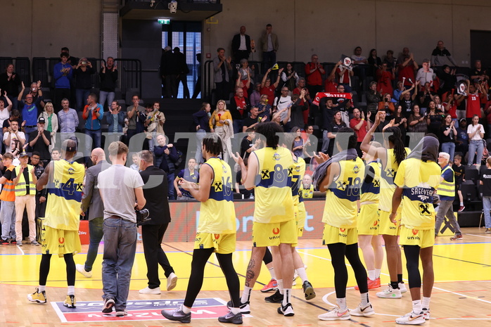 28.04.2024, Graz, Raiffeisen Sportpark Graz, Basketball Superliga 2023/24, Playoffs, Viertelfinale, Spiel 4, UBSC Raiffeisen Graz - Raiffeisen Flyers Wels 