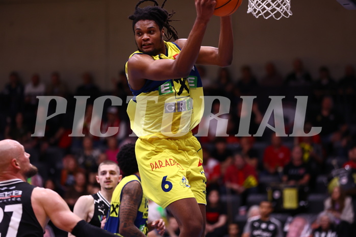 28.04.2024, Graz, Raiffeisen Sportpark Graz, Basketball Superliga 2023/24, Playoffs, Viertelfinale, Spiel 4, UBSC Raiffeisen Graz - Raiffeisen Flyers Wels 