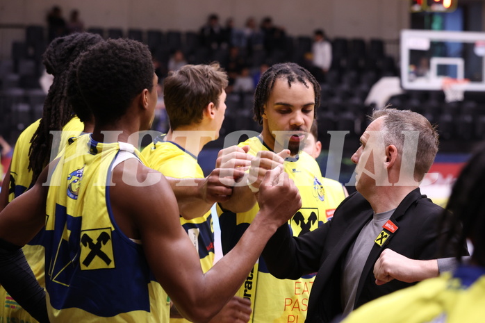 28.04.2024, Graz, Raiffeisen Sportpark Graz, Basketball Superliga 2023/24, Playoffs, Viertelfinale, Spiel 4, UBSC Raiffeisen Graz - Raiffeisen Flyers Wels 