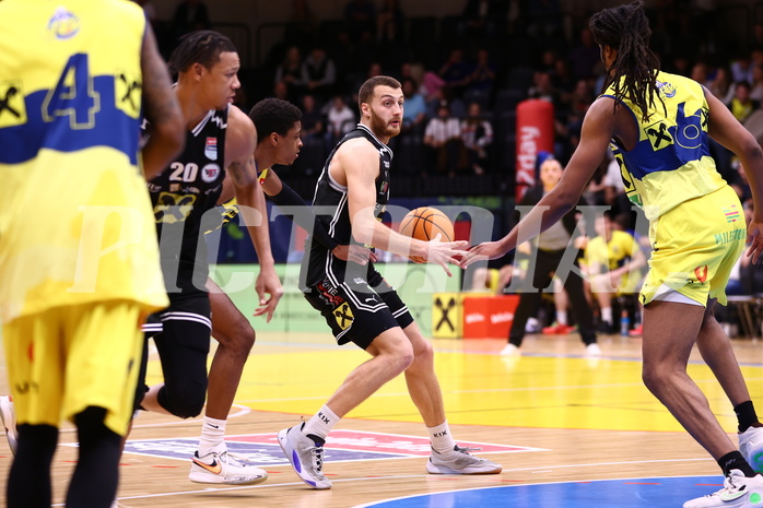 28.04.2024, Graz, Raiffeisen Sportpark Graz, Basketball Superliga 2023/24, Playoffs, Viertelfinale, Spiel 4, UBSC Raiffeisen Graz - Raiffeisen Flyers Wels 
