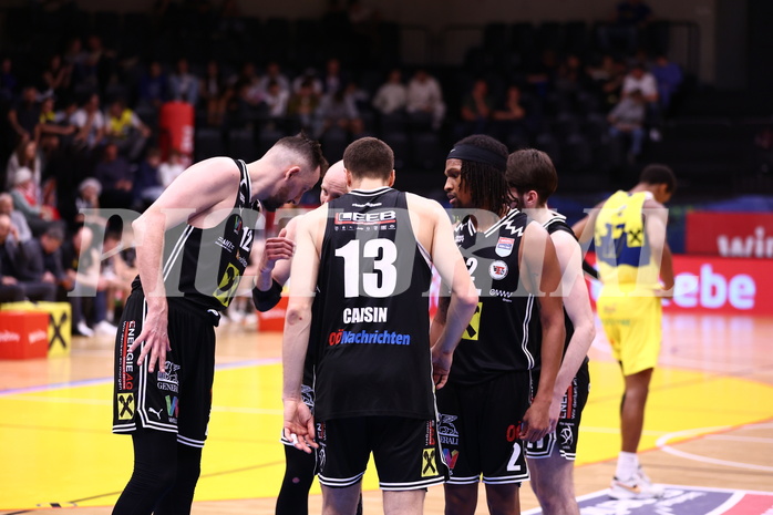 28.04.2024, Graz, Raiffeisen Sportpark Graz, Basketball Superliga 2023/24, Playoffs, Viertelfinale, Spiel 4, UBSC Raiffeisen Graz - Raiffeisen Flyers Wels 