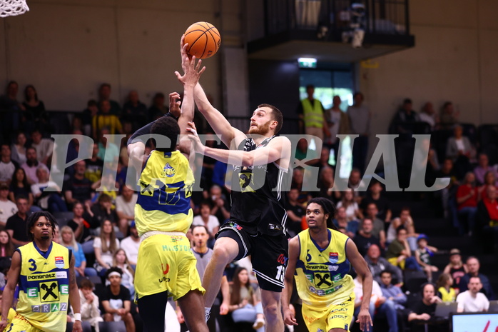 28.04.2024, Graz, Raiffeisen Sportpark Graz, Basketball Superliga 2023/24, Playoffs, Viertelfinale, Spiel 4, UBSC Raiffeisen Graz - Raiffeisen Flyers Wels 