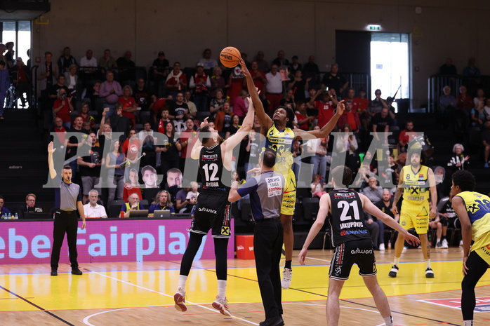 28.04.2024, Graz, Raiffeisen Sportpark Graz, Basketball Superliga 2023/24, Playoffs, Viertelfinale, Spiel 4, UBSC Raiffeisen Graz - Raiffeisen Flyers Wels 