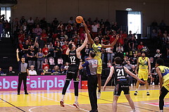 28.04.2024, Graz, Raiffeisen Sportpark Graz, Basketball Superliga 2023/24, Playoffs, Viertelfinale, Spiel 4, UBSC Raiffeisen Graz - Raiffeisen Flyers Wels 