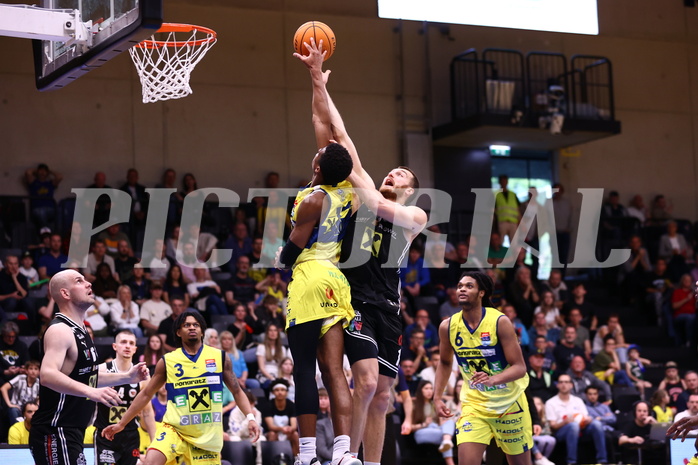 28.04.2024, Graz, Raiffeisen Sportpark Graz, Basketball Superliga 2023/24, Playoffs, Viertelfinale, Spiel 4, UBSC Raiffeisen Graz - Raiffeisen Flyers Wels 