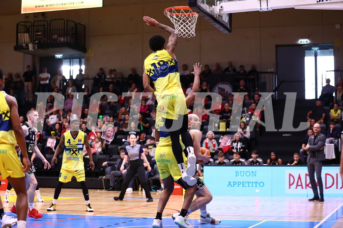 28.04.2024, Graz, Raiffeisen Sportpark Graz, Basketball Superliga 2023/24, Playoffs, Viertelfinale, Spiel 4, UBSC Raiffeisen Graz - Raiffeisen Flyers Wels 
