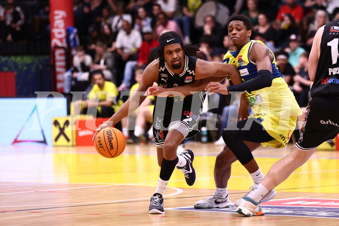 28.04.2024, Graz, Raiffeisen Sportpark Graz, Basketball Superliga 2023/24, Playoffs, Viertelfinale, Spiel 4, UBSC Raiffeisen Graz - Raiffeisen Flyers Wels 