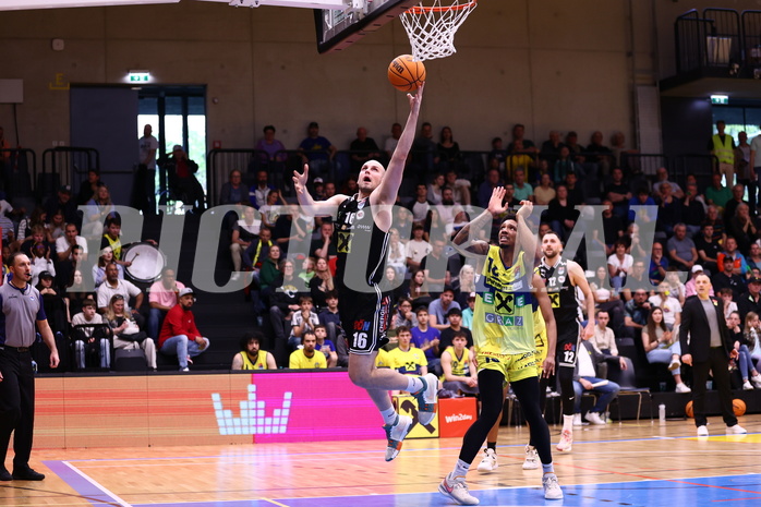 28.04.2024, Graz, Raiffeisen Sportpark Graz, Basketball Superliga 2023/24, Playoffs, Viertelfinale, Spiel 4, UBSC Raiffeisen Graz - Raiffeisen Flyers Wels 