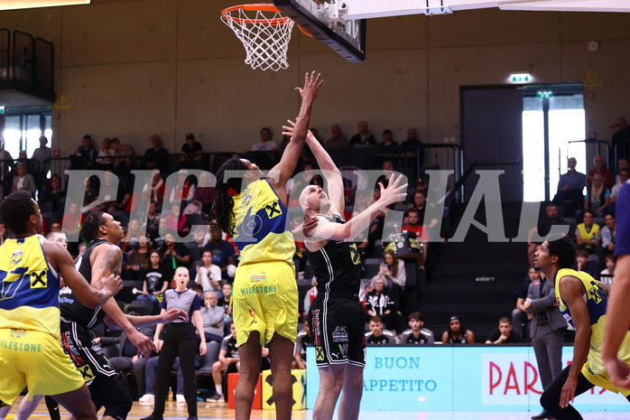 28.04.2024, Graz, Raiffeisen Sportpark Graz, Basketball Superliga 2023/24, Playoffs, Viertelfinale, Spiel 4, UBSC Raiffeisen Graz - Raiffeisen Flyers Wels 