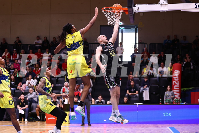 28.04.2024, Graz, Raiffeisen Sportpark Graz, Basketball Superliga 2023/24, Playoffs, Viertelfinale, Spiel 4, UBSC Raiffeisen Graz - Raiffeisen Flyers Wels 