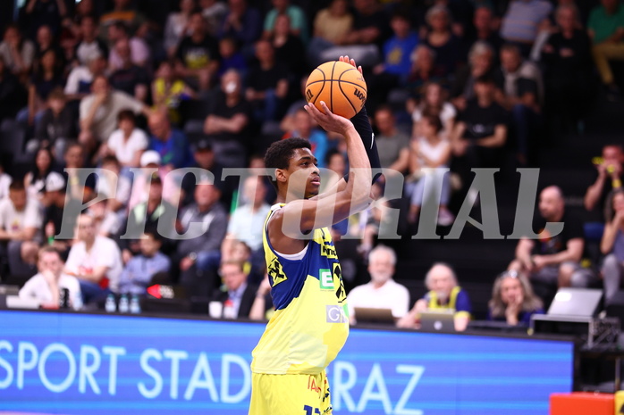 28.04.2024, Graz, Raiffeisen Sportpark Graz, Basketball Superliga 2023/24, Playoffs, Viertelfinale, Spiel 4, UBSC Raiffeisen Graz - Raiffeisen Flyers Wels 