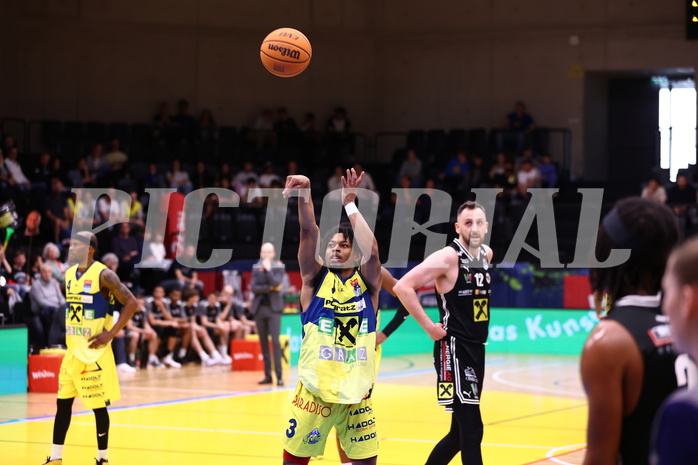 28.04.2024, Graz, Raiffeisen Sportpark Graz, Basketball Superliga 2023/24, Playoffs, Viertelfinale, Spiel 4, UBSC Raiffeisen Graz - Raiffeisen Flyers Wels 