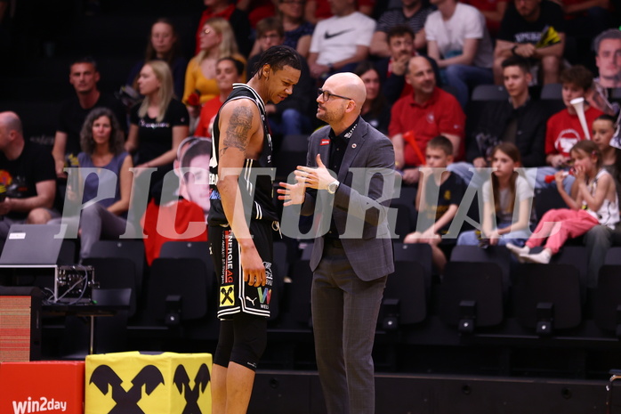 28.04.2024, Graz, Raiffeisen Sportpark Graz, Basketball Superliga 2023/24, Playoffs, Viertelfinale, Spiel 4, UBSC Raiffeisen Graz - Raiffeisen Flyers Wels 