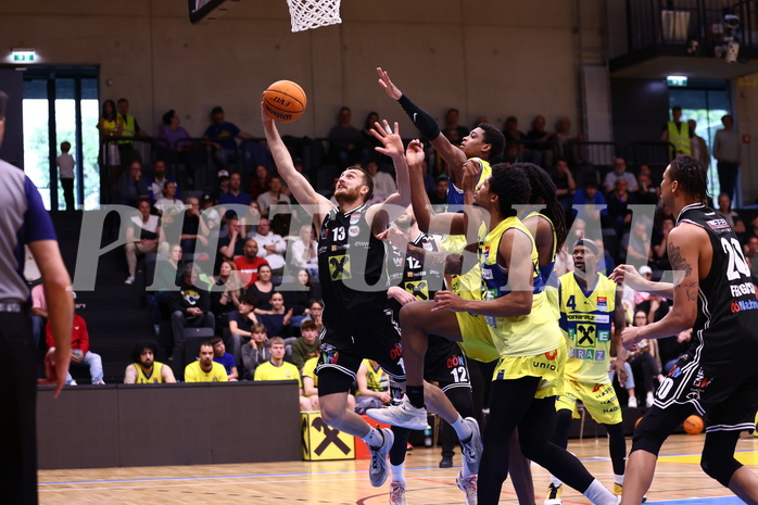 28.04.2024, Graz, Raiffeisen Sportpark Graz, Basketball Superliga 2023/24, Playoffs, Viertelfinale, Spiel 4, UBSC Raiffeisen Graz - Raiffeisen Flyers Wels 