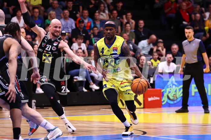 28.04.2024, Graz, Raiffeisen Sportpark Graz, Basketball Superliga 2023/24, Playoffs, Viertelfinale, Spiel 4, UBSC Raiffeisen Graz - Raiffeisen Flyers Wels 