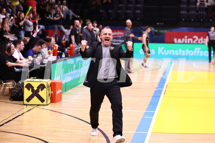 28.04.2024, Graz, Raiffeisen Sportpark Graz, Basketball Superliga 2023/24, Playoffs, Viertelfinale, Spiel 4, UBSC Raiffeisen Graz - Raiffeisen Flyers Wels 