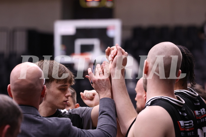 28.04.2024, Graz, Raiffeisen Sportpark Graz, Basketball Superliga 2023/24, Playoffs, Viertelfinale, Spiel 4, UBSC Raiffeisen Graz - Raiffeisen Flyers Wels 