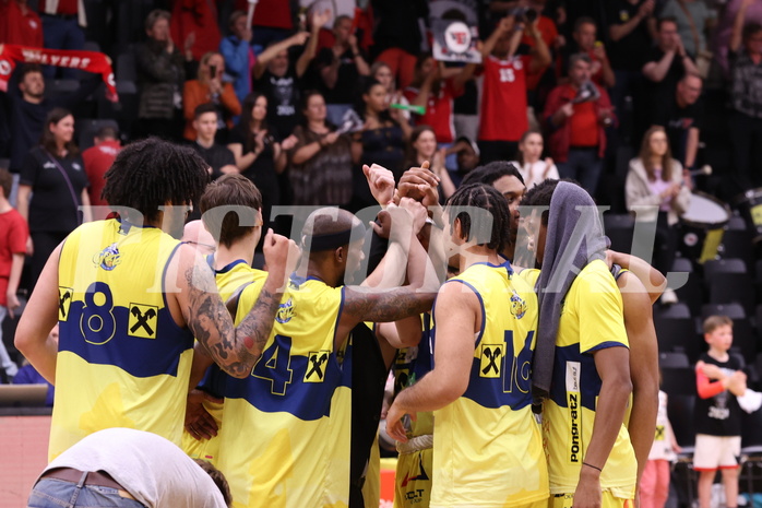 28.04.2024, Graz, Raiffeisen Sportpark Graz, Basketball Superliga 2023/24, Playoffs, Viertelfinale, Spiel 4, UBSC Raiffeisen Graz - Raiffeisen Flyers Wels 