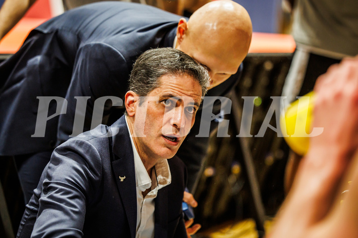 Basketball, win2day Basketball Superliga 2023/224, Grunddurchgang Runde 8, BBC Nord Dragonz, Kapfenberg Bulls, Antonio Herrera (Head Coach)
