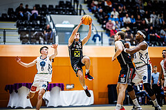 Basketball, Win2Day Superliga 2023/24, Grunddurchgang 11.Runde, Vienna Timberwolves, Flyers Wels, Jakob Konzet (5), Paul Isbetcherian (19)