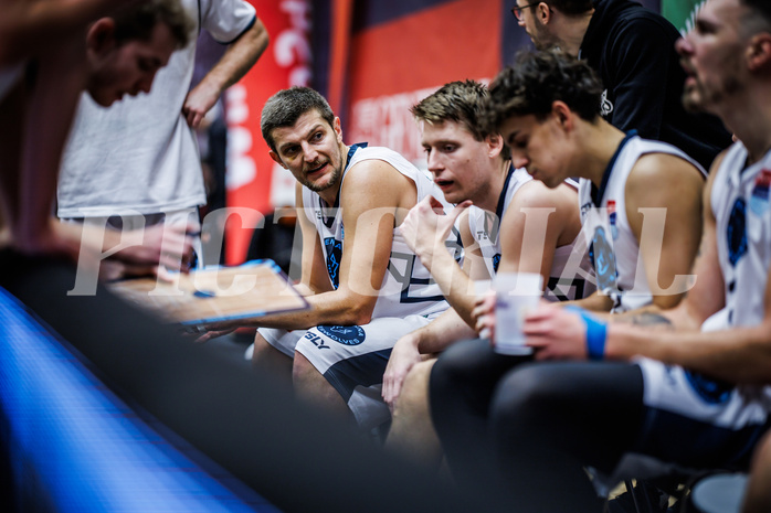 Basketball, Win2Day Superliga 2023/24, Grunddurchgang 11.Runde, Vienna Timberwolves, Flyers Wels, Moritz Lanegger (21)
