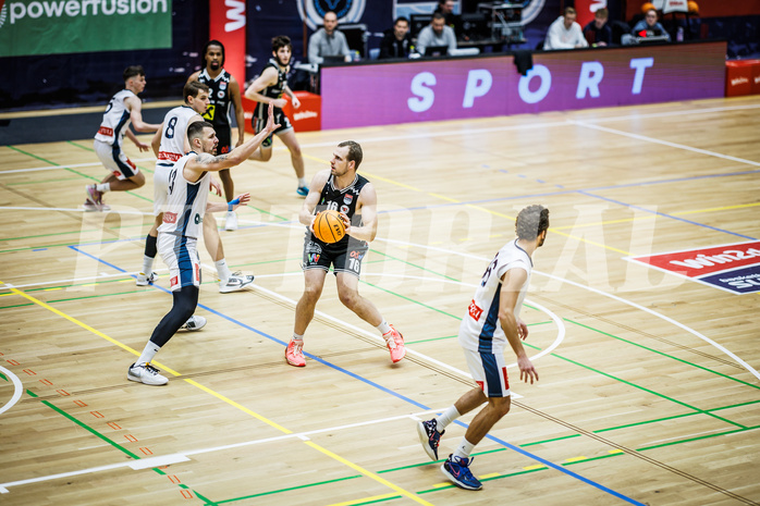 Basketball, Win2Day Superliga 2023/24, Grunddurchgang 11.Runde, Vienna Timberwolves, Flyers Wels, Renato Poljak (16)