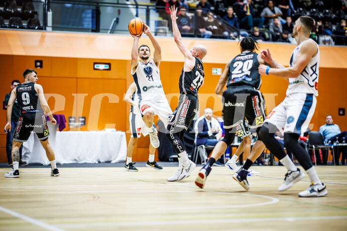 Basketball, Win2Day Superliga 2023/24, Grunddurchgang 11.Runde, Vienna Timberwolves, Flyers Wels, Moritz Lanegger (21)