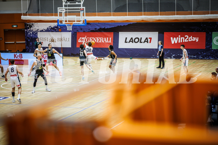 Basketball, Win2Day Superliga 2023/24, Grunddurchgang 11.Runde, Vienna Timberwolves, Flyers Wels, Elvir Jakupovic (21), Oscar Schmit (36)