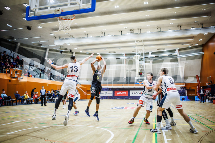 Basketball, Win2Day Superliga 2023/24, Grunddurchgang 11.Runde, Vienna Timberwolves, Flyers Wels, Ziga Fifolt (13), Christopher Ferguson (20)