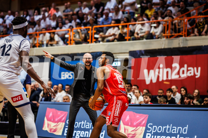 Basketball, win2day Basketball Superliga 2024/25, Playoffs Viertelfinale 2. Spiel
, BBC Nord Dragonz, Flyers Wels, Starlin Inoa Gil (15)