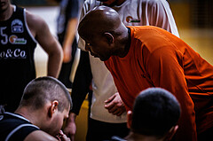 Basketball, Basketball Zweite Liga 2022/23, Grunddurchgang 1.Runde, Mattersburg Rocks, Basket Flames, Renaldo O´Neal (Head Coach)