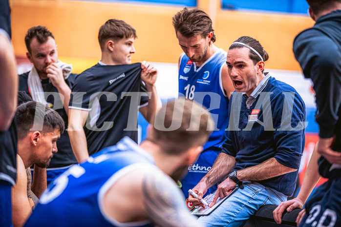 Basketball, Win2Day Superliga 2022/23, 6. Qualifikationsrunde, Traiskirchen Lions, BBC Nord Dragonz, Felix Jambor (Head Coach)