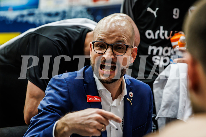 Basketball, Basketball Austria CUP 2023/24, Finale, Traiskirchen Lions, Flyers Wels, Sebastian Waser (Head Coach)