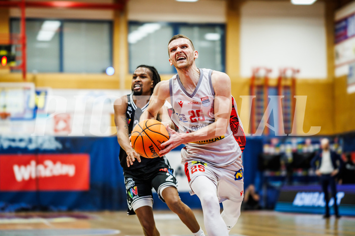 Basketball, Basketball Austria CUP 2023/24, Finale, Traiskirchen Lions, Flyers Wels, Edgars Lasenbergs (25)