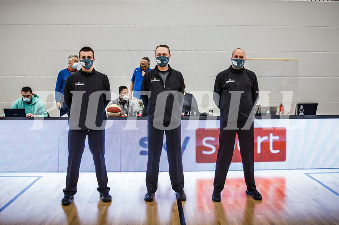 Basketball, bet-at-home Basketball Superliga 2020/21, Grunddurchgang 3.Runde, UBSC Graz, Oberwart Gunners, Referees with Masks