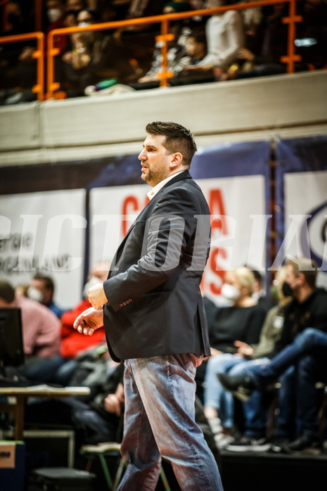 Basketball, Basketball Austria, Cup Final Four 2021/22 
Herren Cupfinale, BC GGMT Vienna, Oberwart Gunners, Horst Leitner (Coach)
