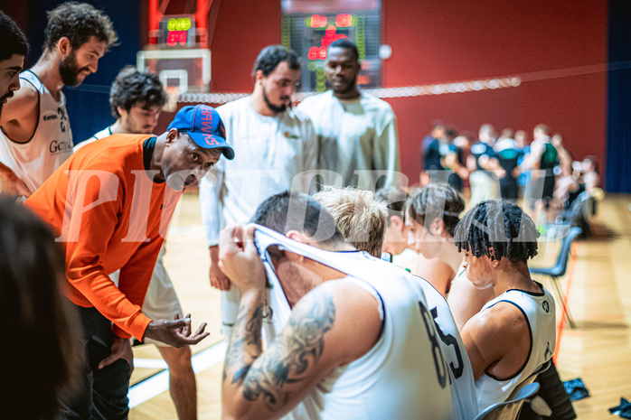 Basketball, Basketball Zweite Liga 2022/23, Grunddurchgang 6.Runde, Basket Flames, Union Deutsch Wagram Alligators, Renaldo O'Neal (Coach)