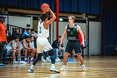 Basketball, Basketball Zweite Liga 2022/23, Grunddurchgang 6.Runde, Basket Flames, Union Deutsch Wagram Alligators, Nikolas Susa (8), Simon Marek (11)