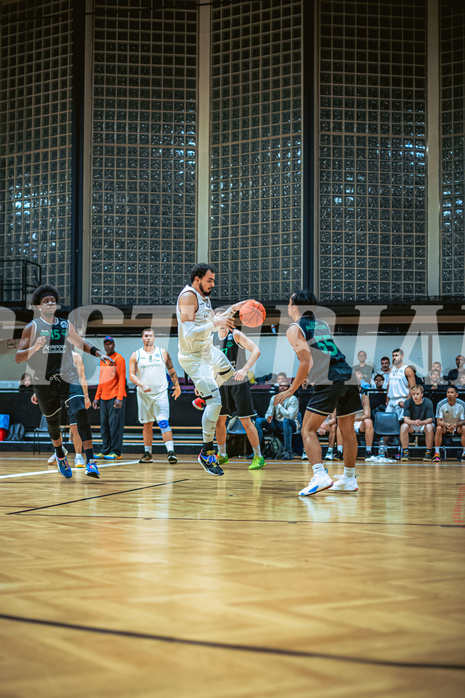 Basketball, Basketball Zweite Liga 2022/23, Grunddurchgang 6.Runde, Basket Flames, Union Deutsch Wagram Alligators, Lazar Gagic (79)